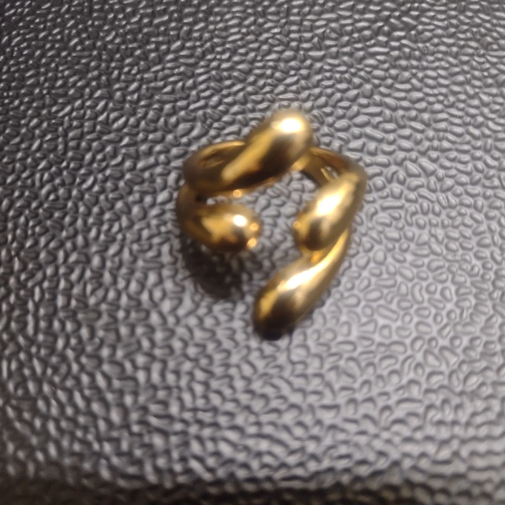 Elegant Gold-Tone Women's Ring - Picture 3 of 4